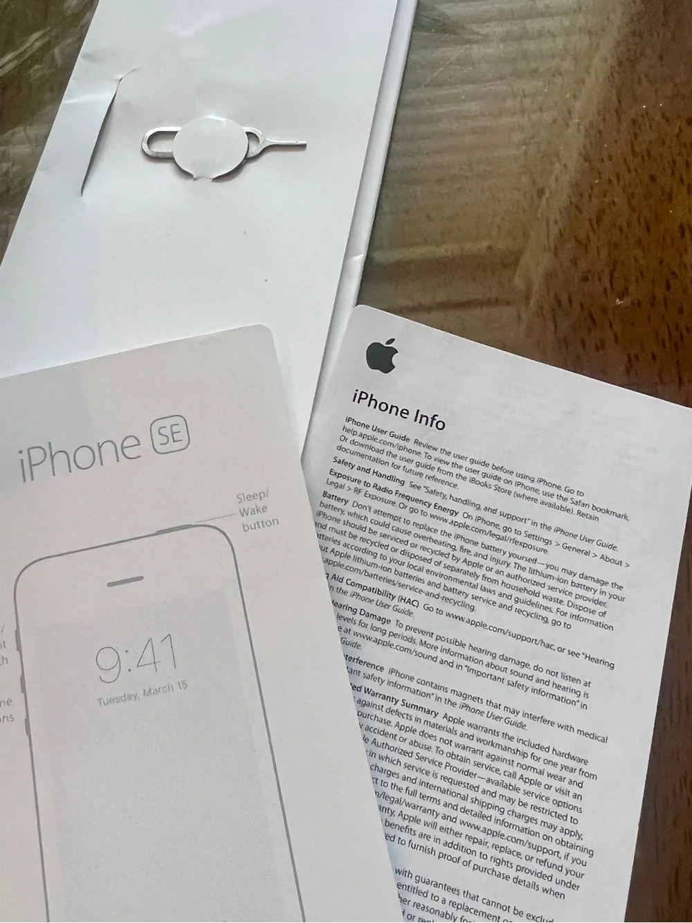 iPhone SE 1st Gen (2015-2017) 32GB PRISTINE OPEN BOX COLLECTORS BUNDLE